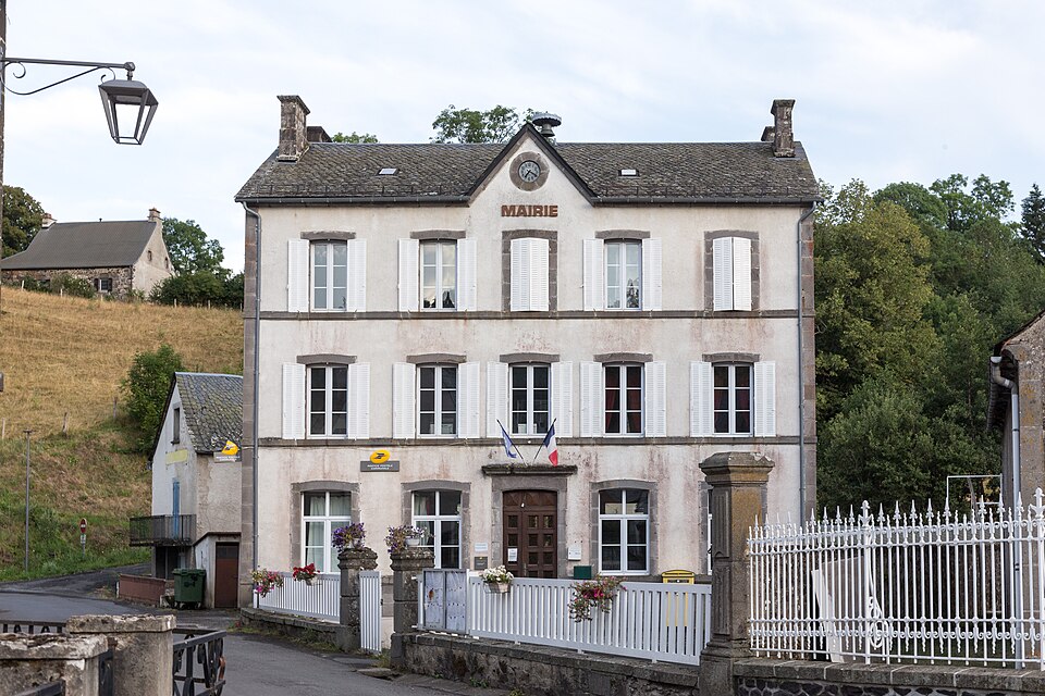 Saint — Saturnin 15 — mairie 20200809