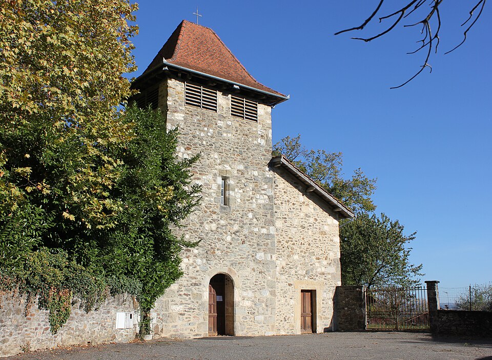 Église du village du Tioulou dans le Cantal