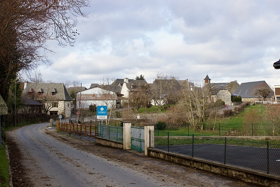 Vezels — Roussy (entrée du village)