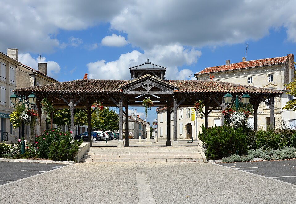 Baignes — Ste — Radegonde 16 Halles 2013