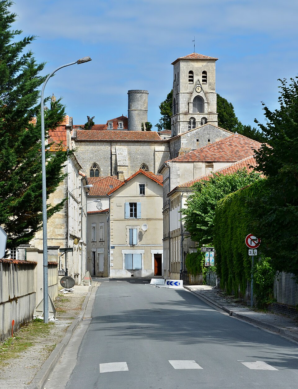 Blanzac 16 Entrée village par D10 2013