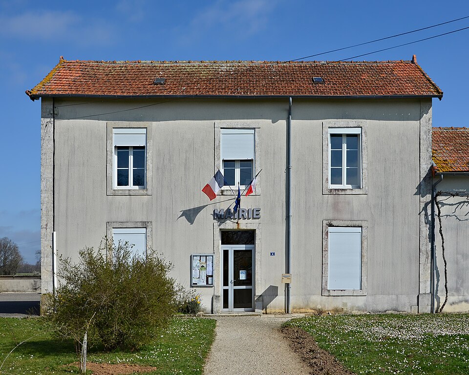 Le Bouchage 16 Mairie façade 2014