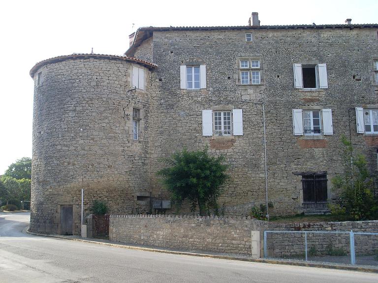 16350 chateau du bourg