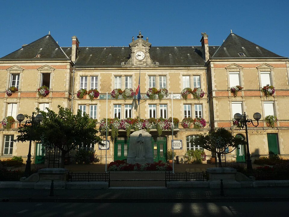 Chasseneuil mairie1