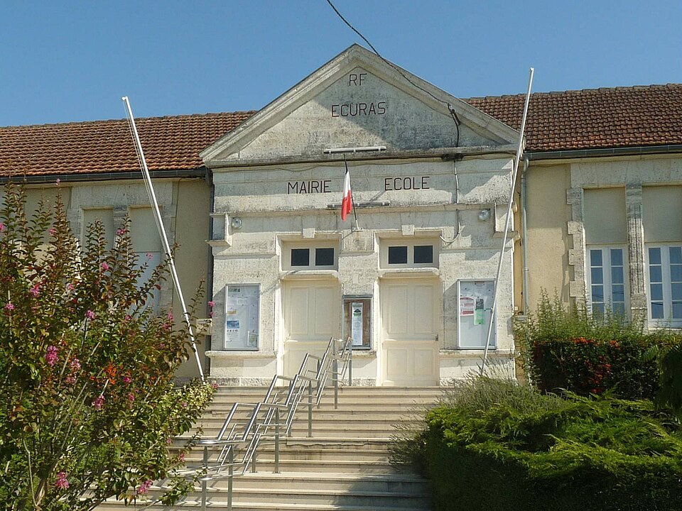 Ecuras mairie