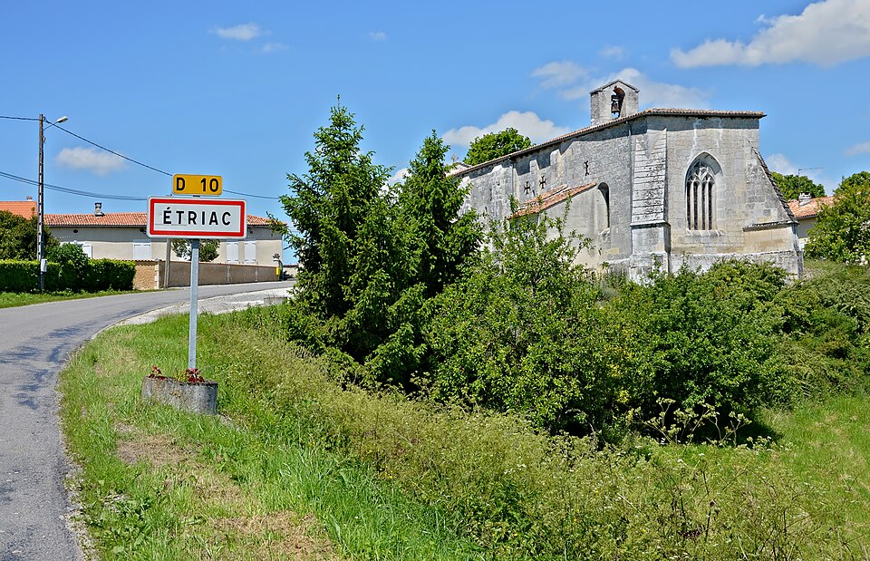 Étriac 16 Entrée du Bourg 2013