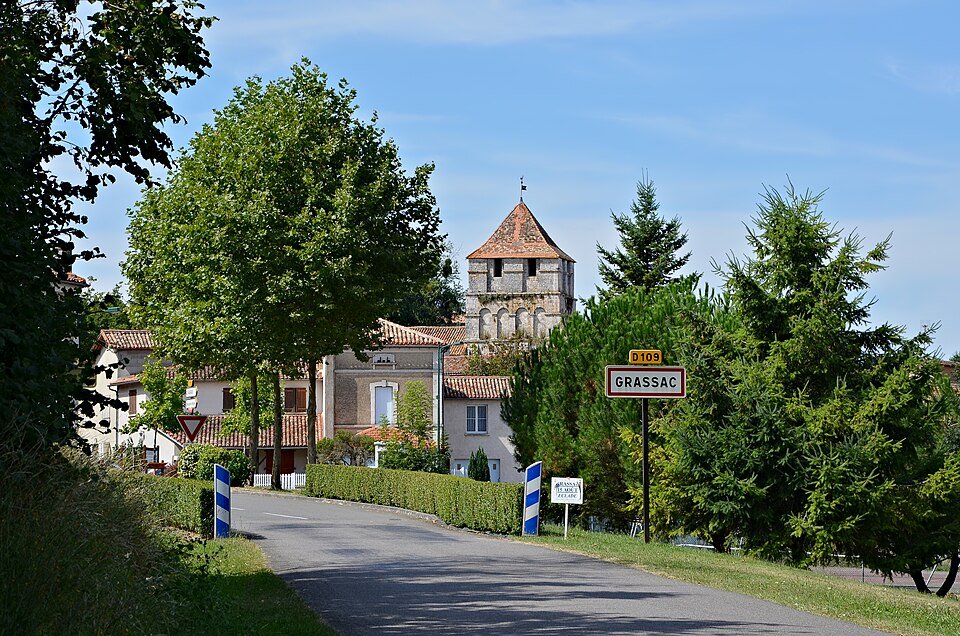 Grassac 16 Entrée du village D109 2013