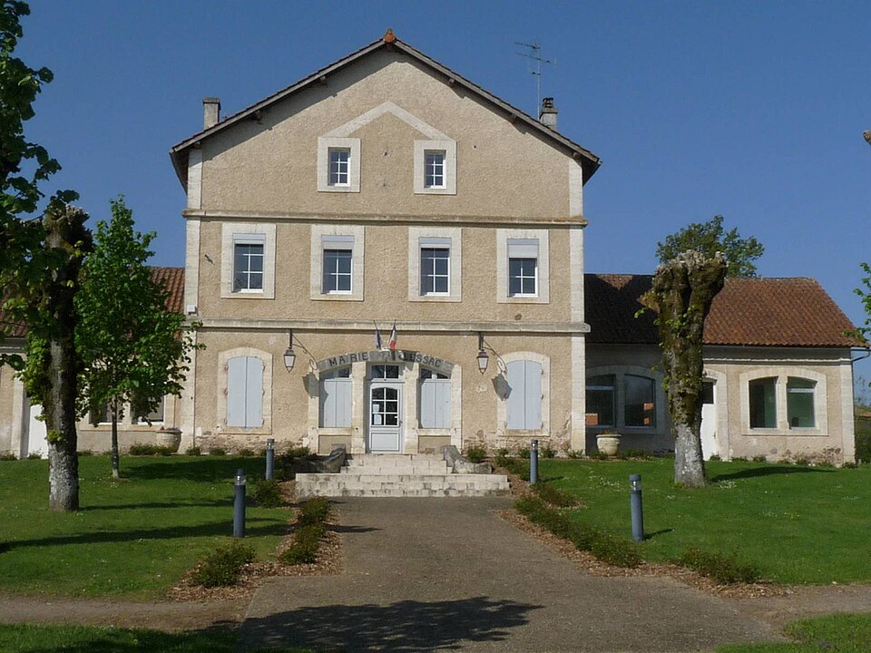 Lessac mairie