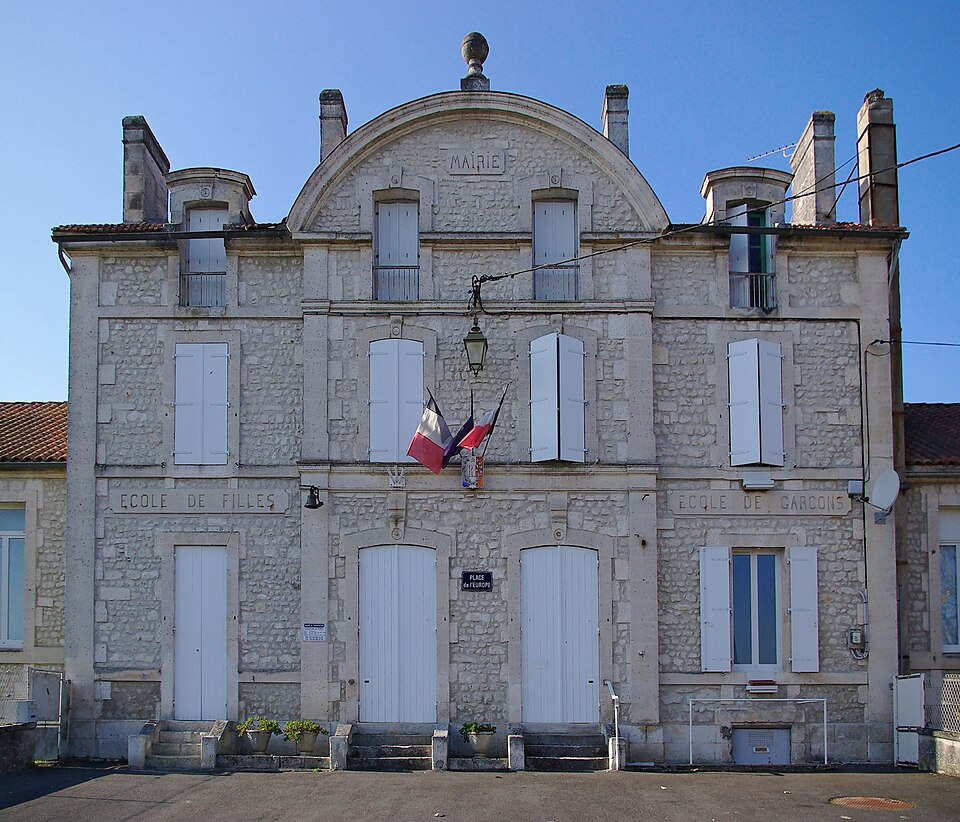 Montboyer Mairie — école