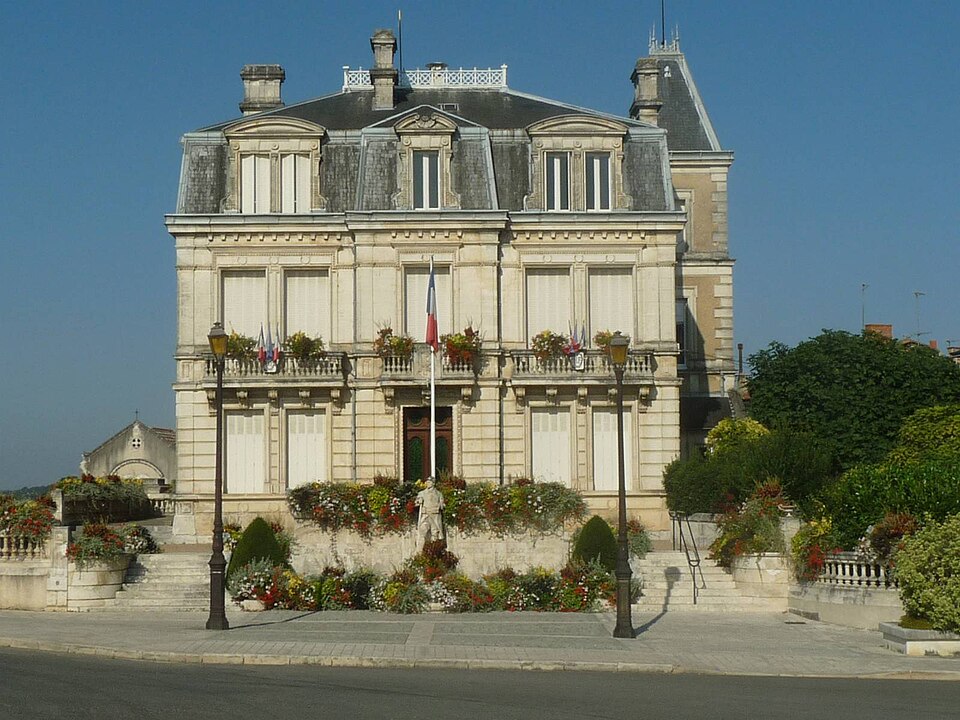 Montbron mairie