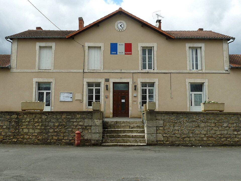 Nieuil mairie