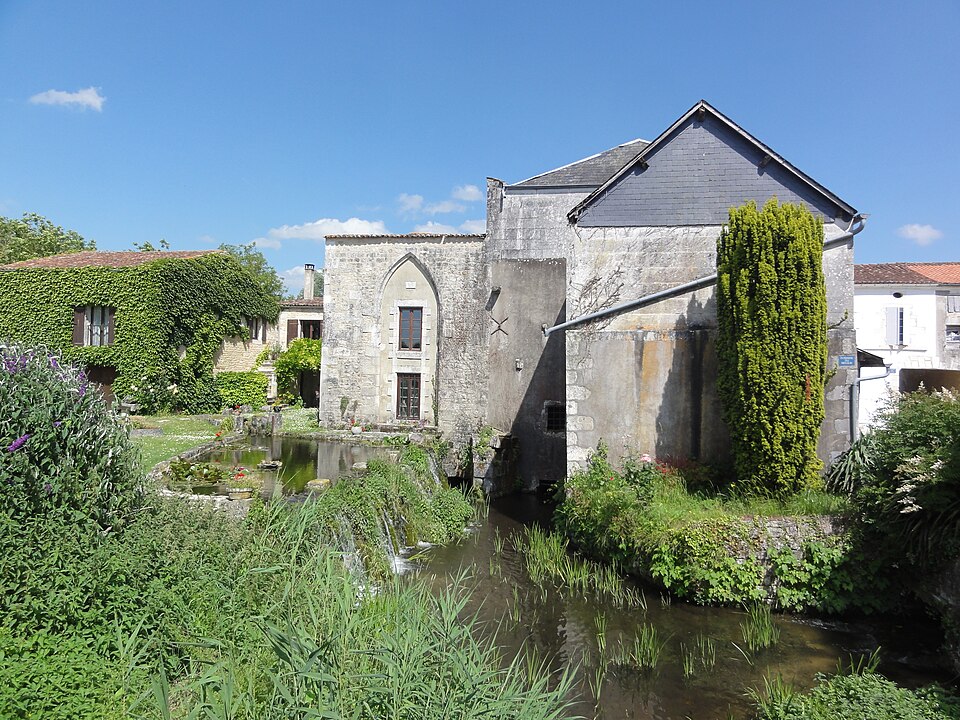 Annepont (Charente — Maritime) moulin à eau