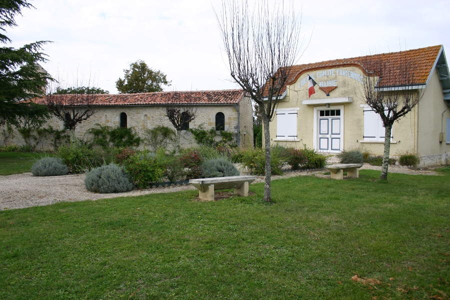 Bercloux Mairie Eglise