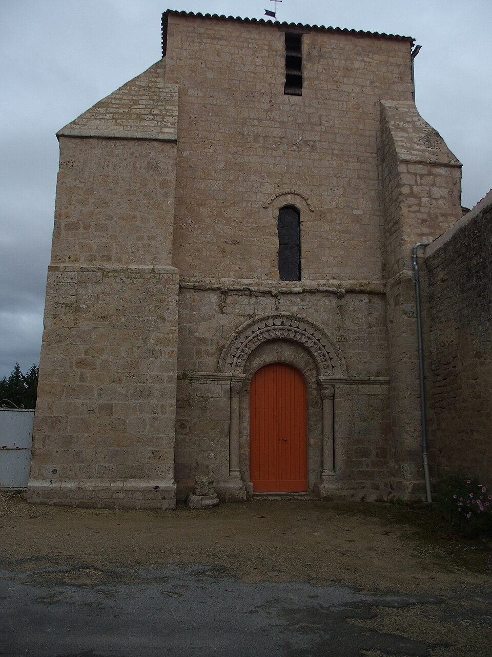 Église Saint — André de Blanzay — sur — Boutonne