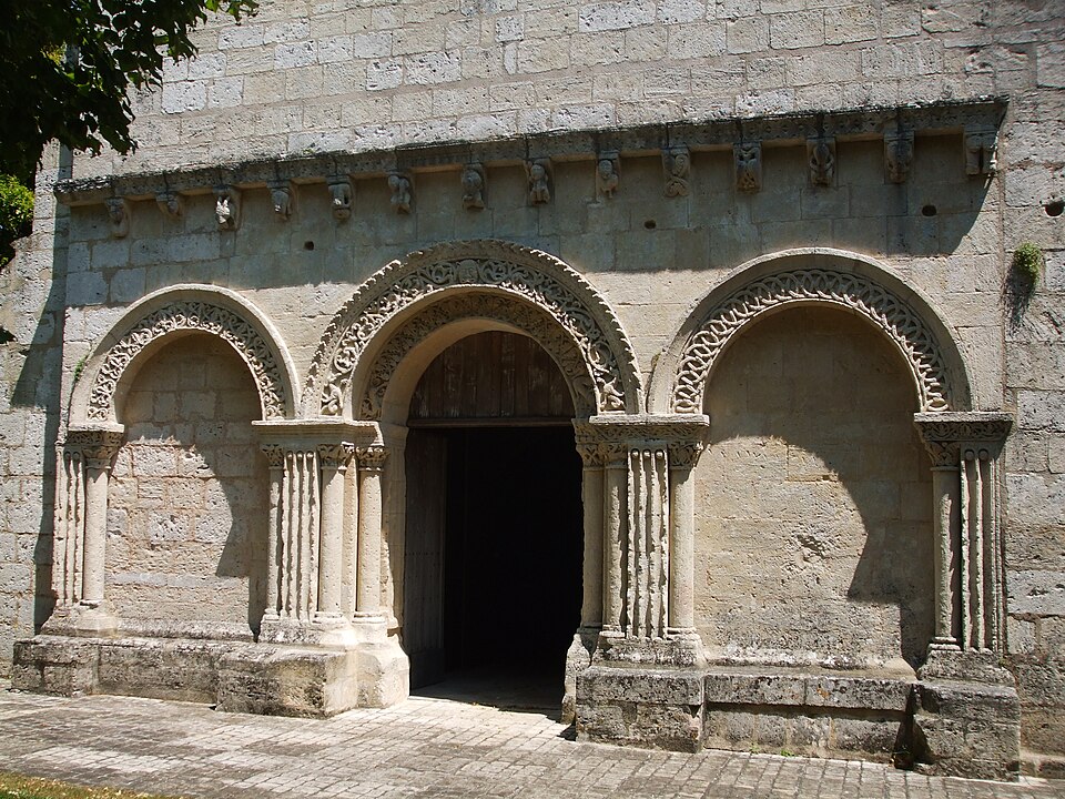 Église Saint Alban de Bresdon (porche)