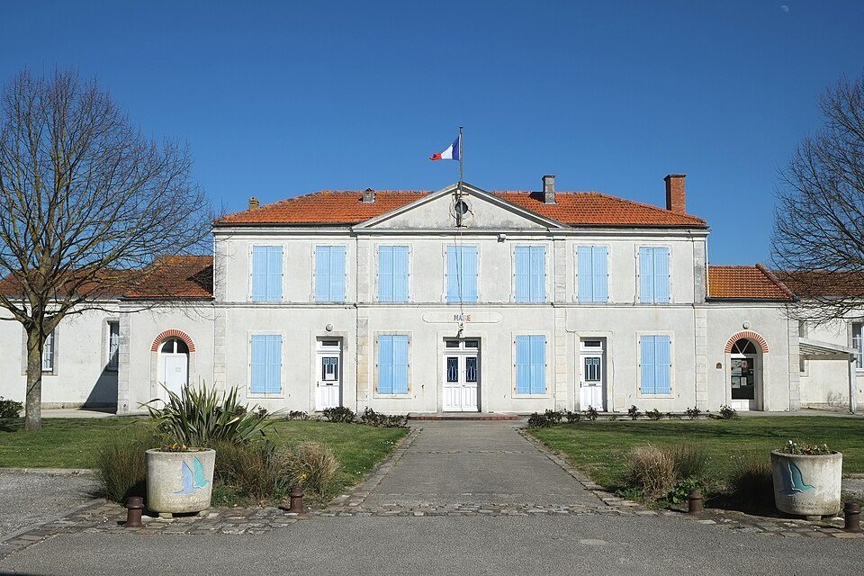 Mairie — Breuil — Magné