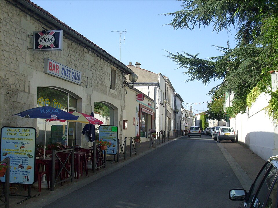 Centre — bourg de Chaniers