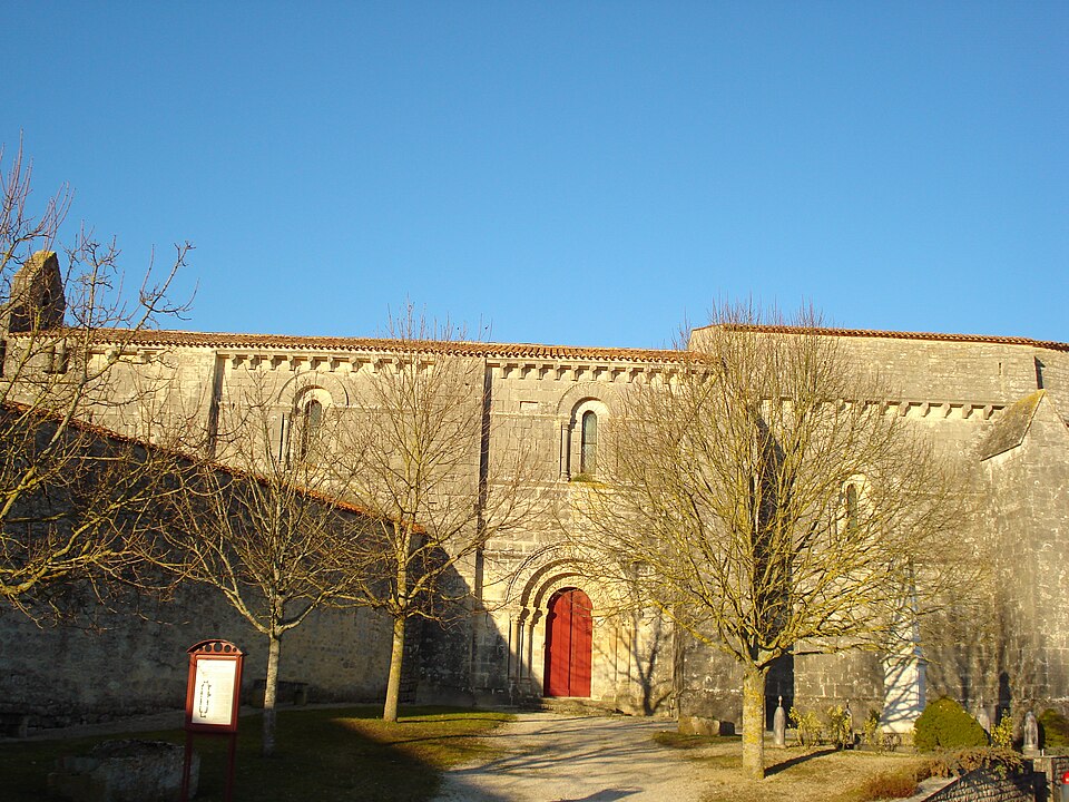 Contré L'église 1