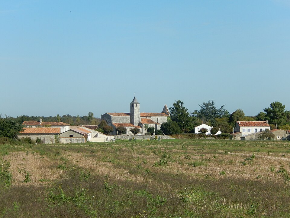 France — 17 — Les Essards — Vue éloignée