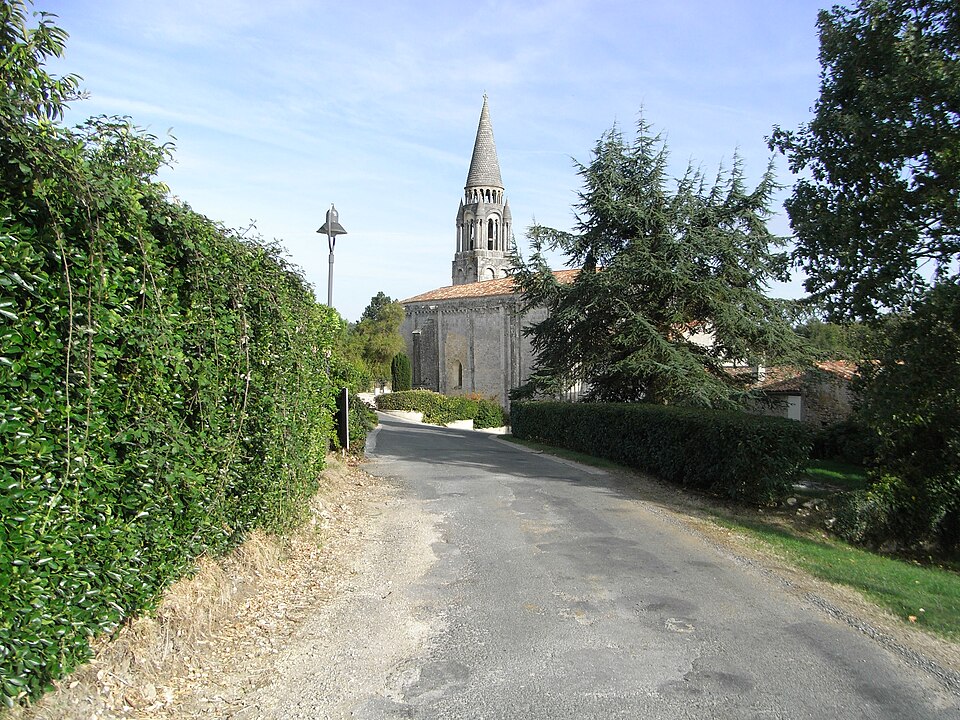 Fenioux église 003