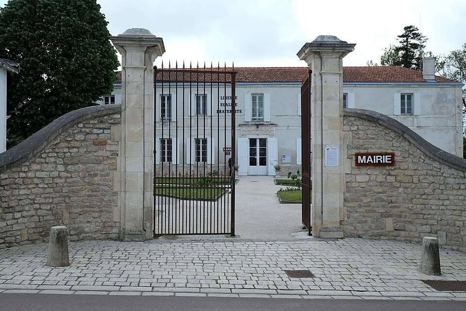 Mairie — Lhoumeau