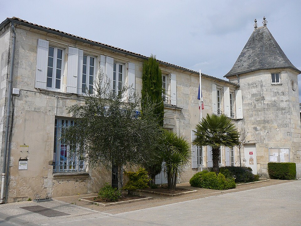 04 — Nieulle — sur — Seudre — France17 — townhall&PostOffice