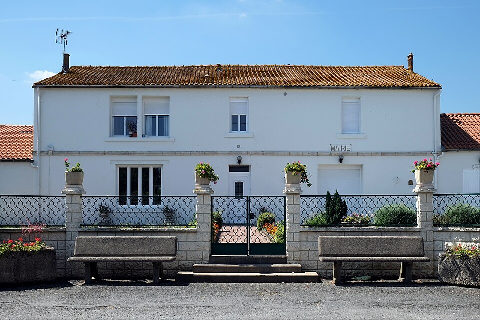 Mairie — St Cyr du Doret