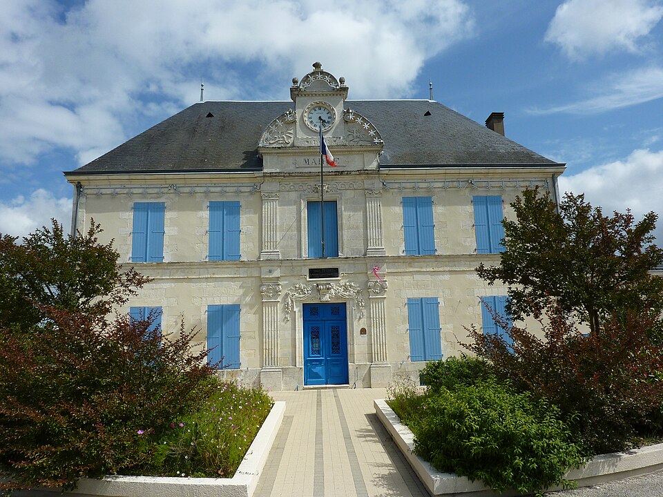 Saint — Laurent — de — la — Prée — Mairie2