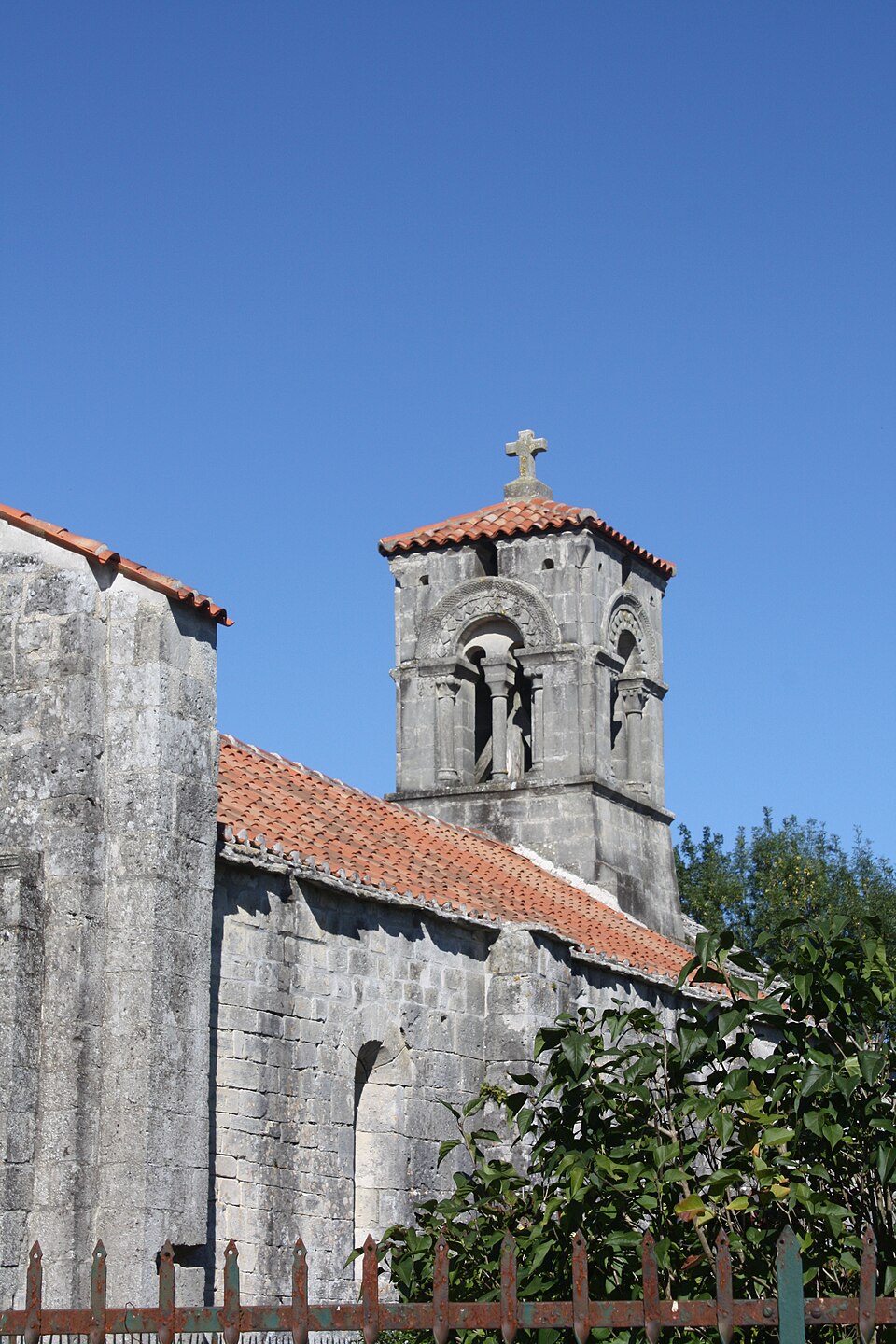 Eglise Saint — Alban de Saint — Ouen — 17 — photo 1