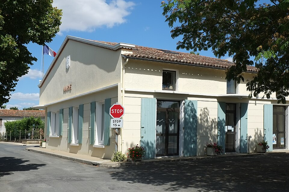 Mairie — St Pierre d'Amilly