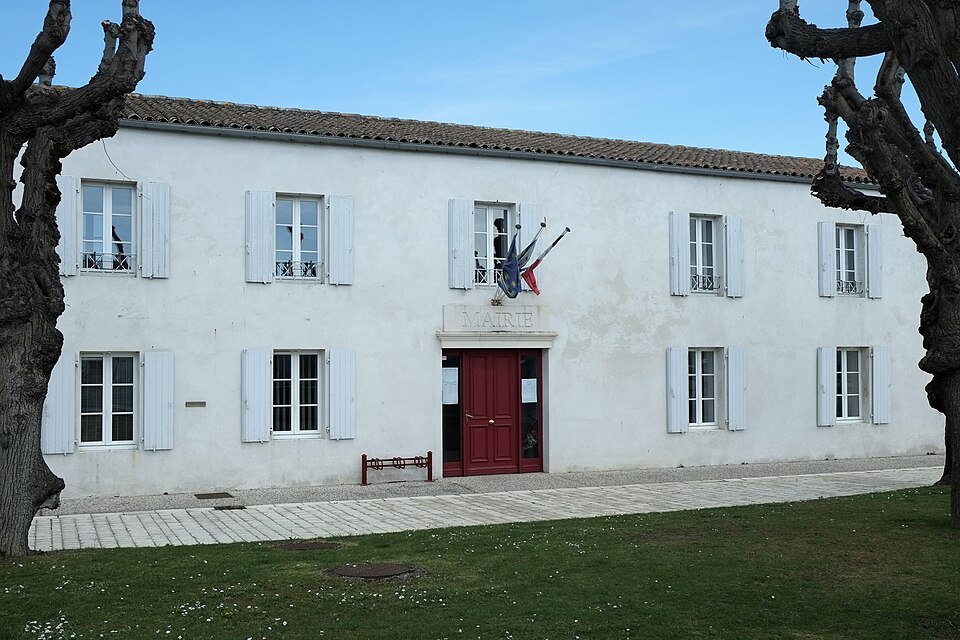 Mairie — St Rogatien
