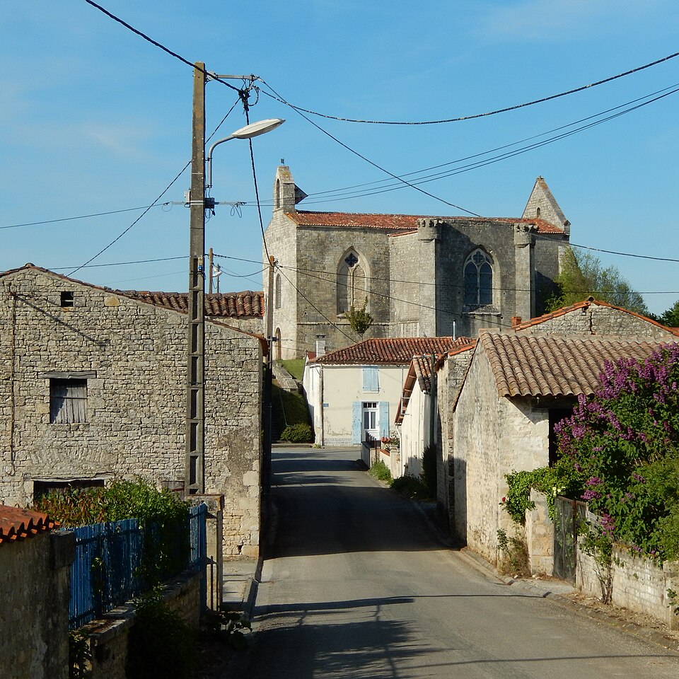 FR 17 Saint — Séverin — sur — Boutonne 04