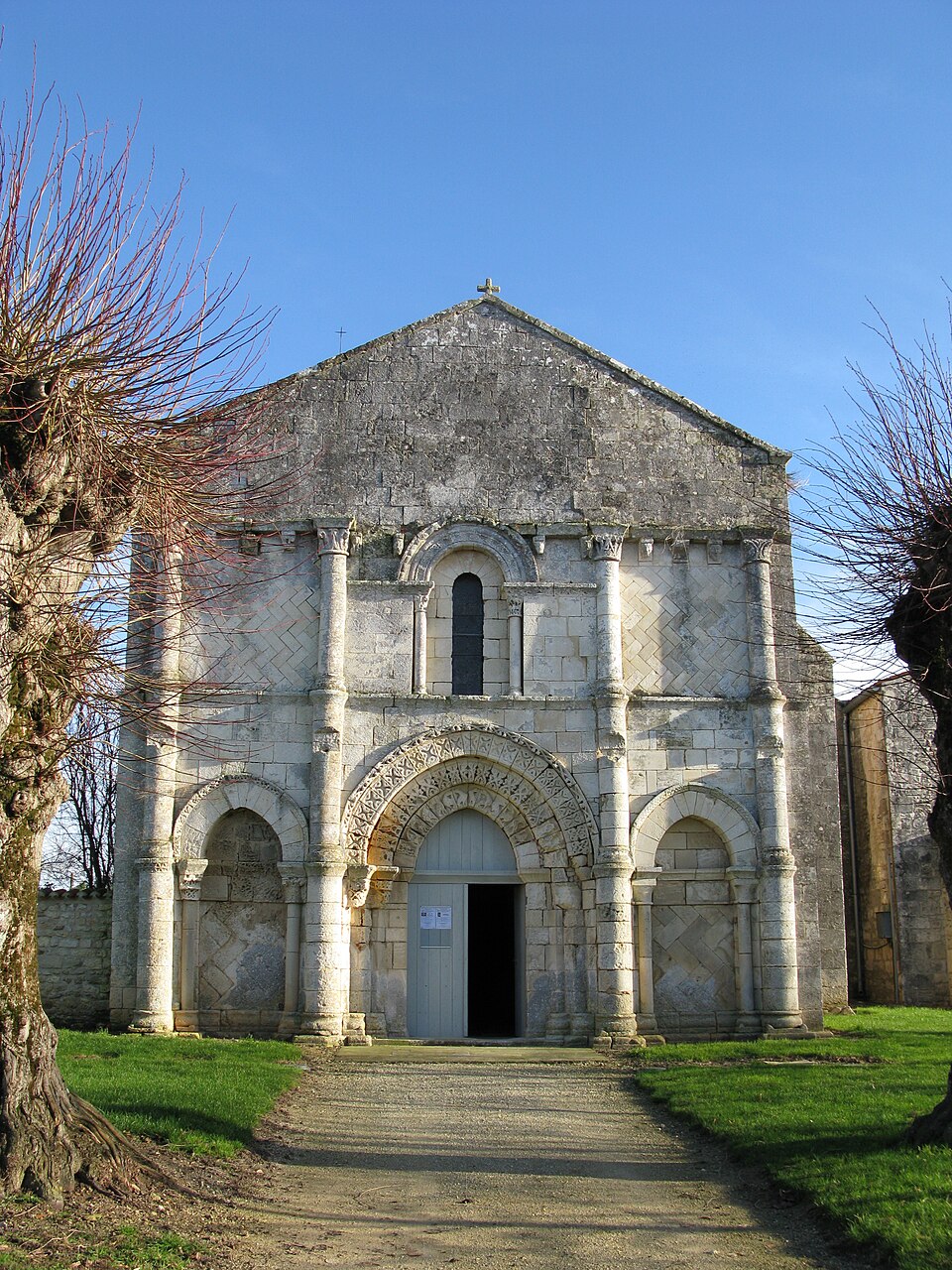 Église Saint — Vivien de La Vallée (1)