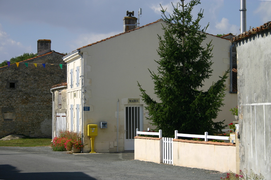 Voissay mairie 1