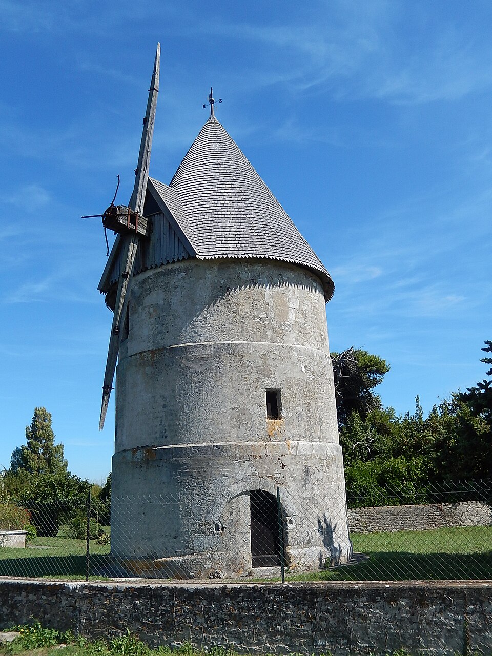 FR 17 La — Brée — Les — Bains — Moulin