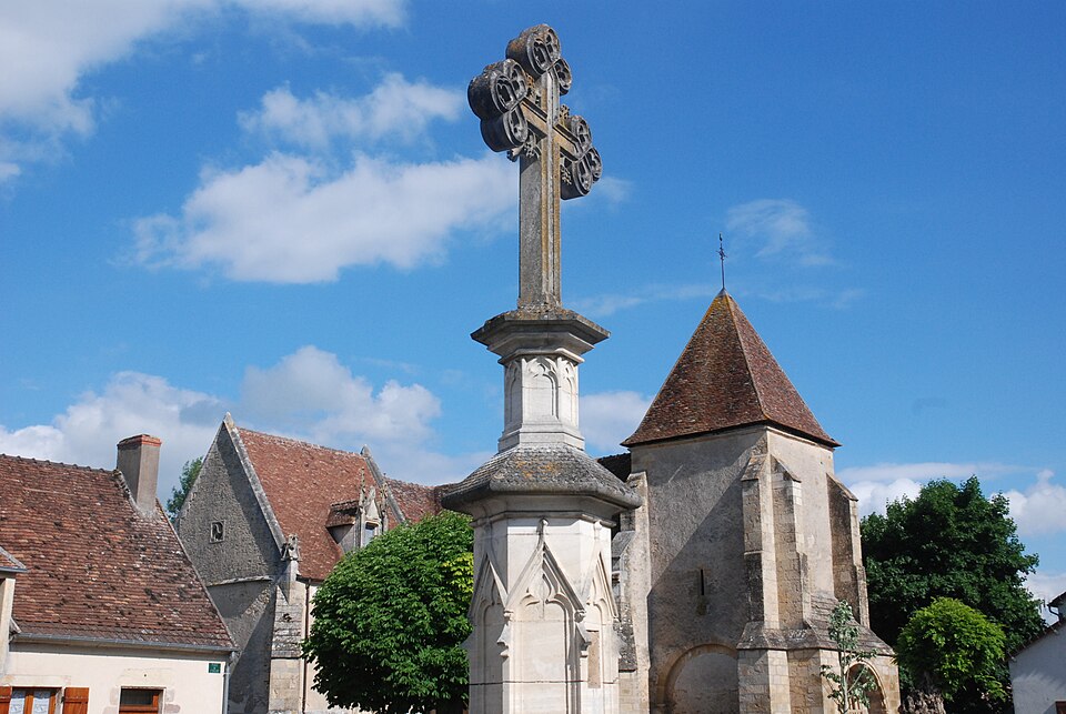 Croix et église d'Ainay — Le — Vieil (Cher — France)