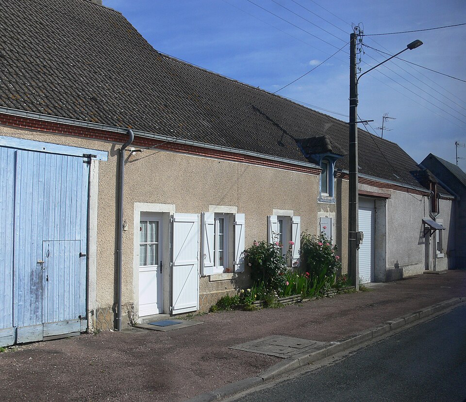 Chéry — maisons sur la place