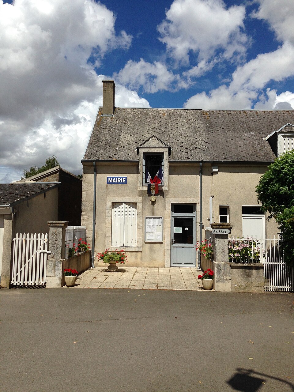 Mairie de Crézançay — sur — Cher