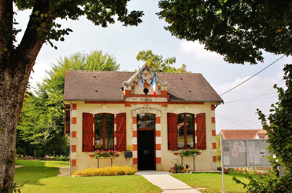 174 Garigny ( 18140 )