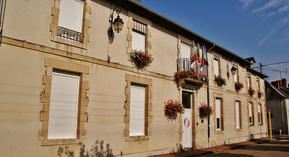 206 Jouet — sur — l'Aubois ( 18320 )