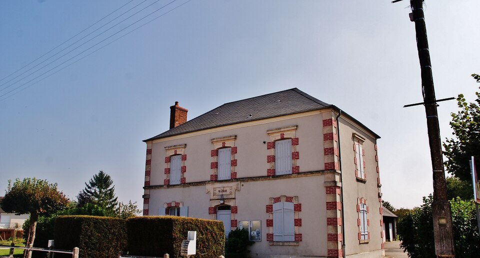 044 Lugny — Champagne ( 18140 )