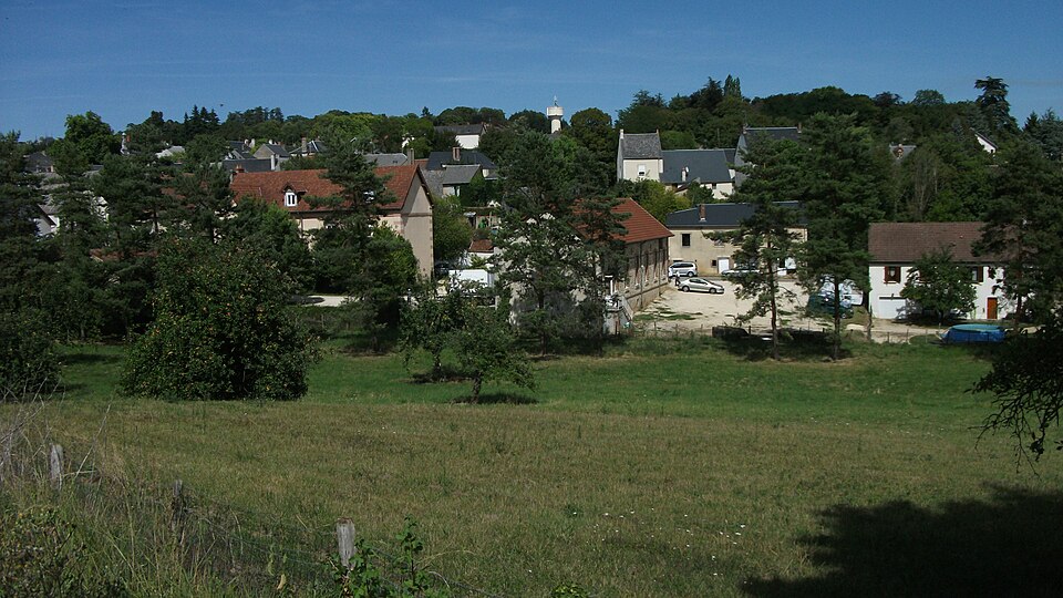Vue générale de Menetou — Salon depuis la route de Quantilly