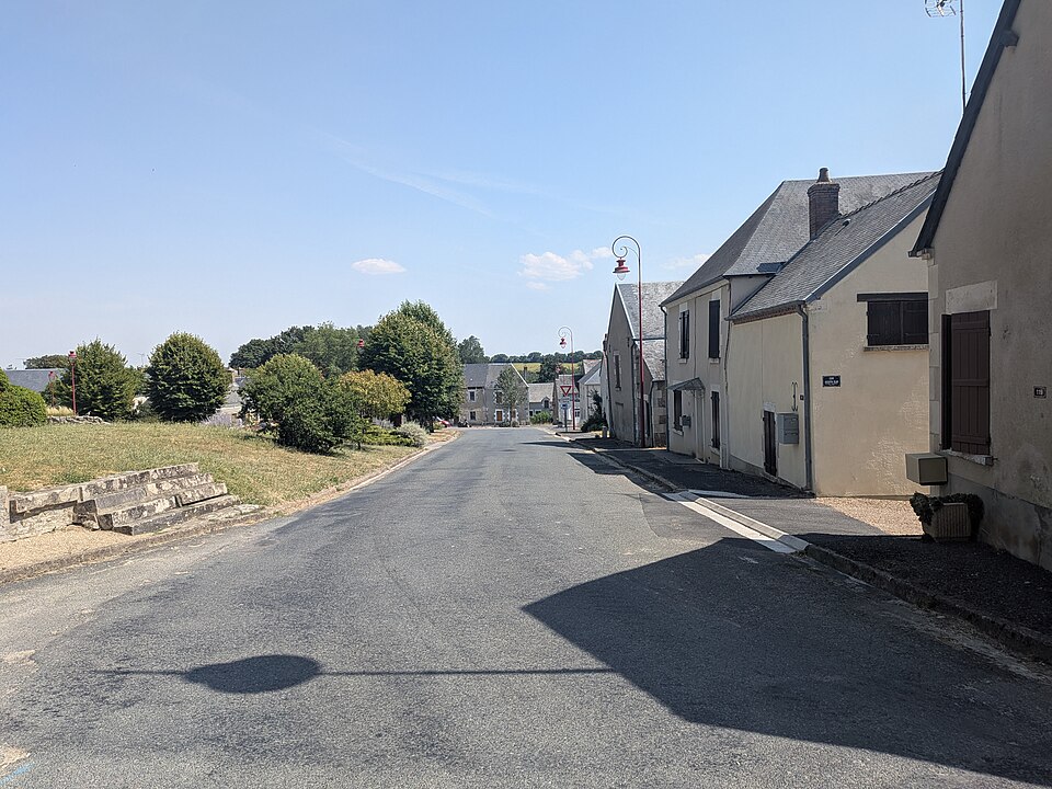 Montigny (Cher) — Place de l'Église (juin 2026)