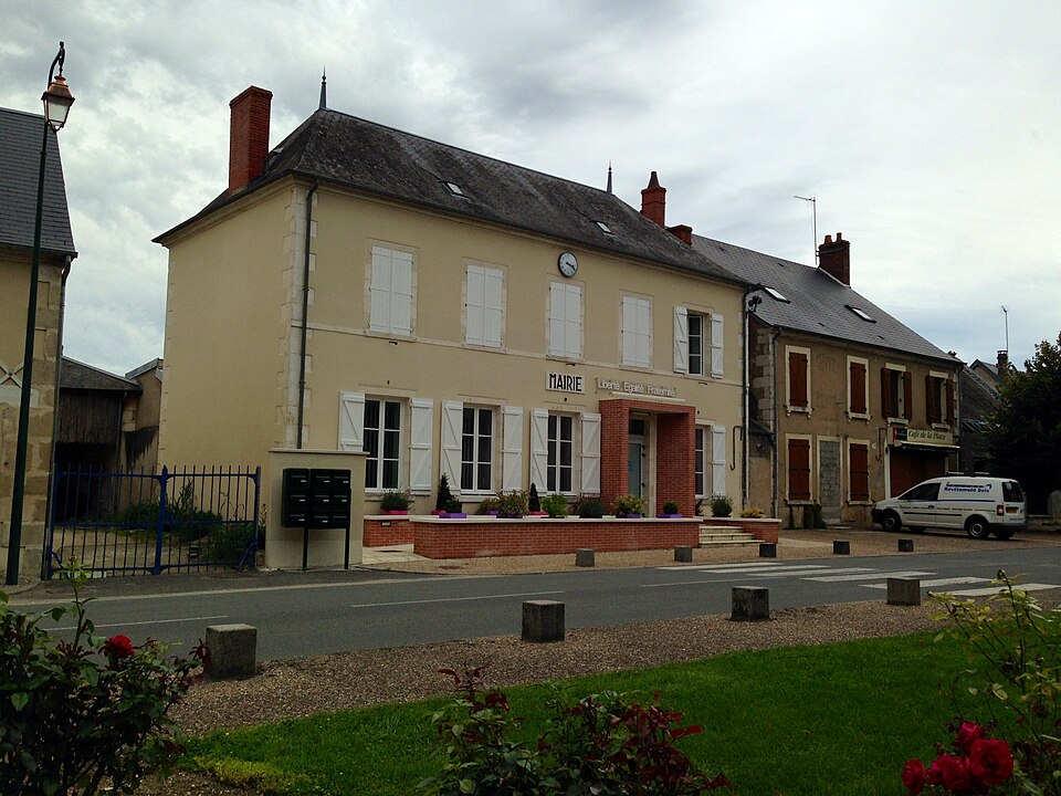 Mairie de Moulins — sur — Yèvre
