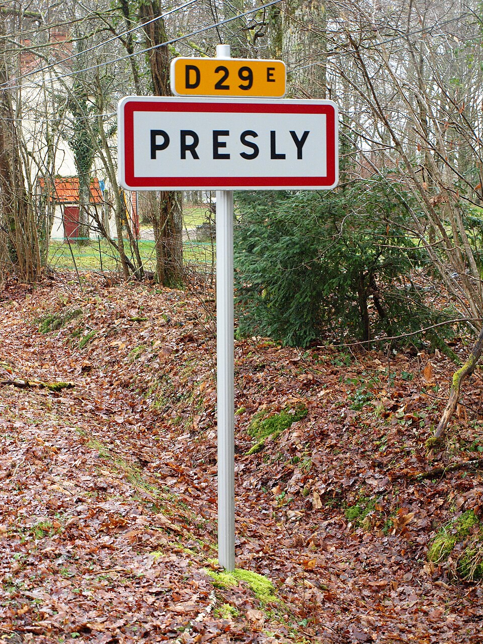 Presly — FR — 18 — panneau d'agglomération — 01