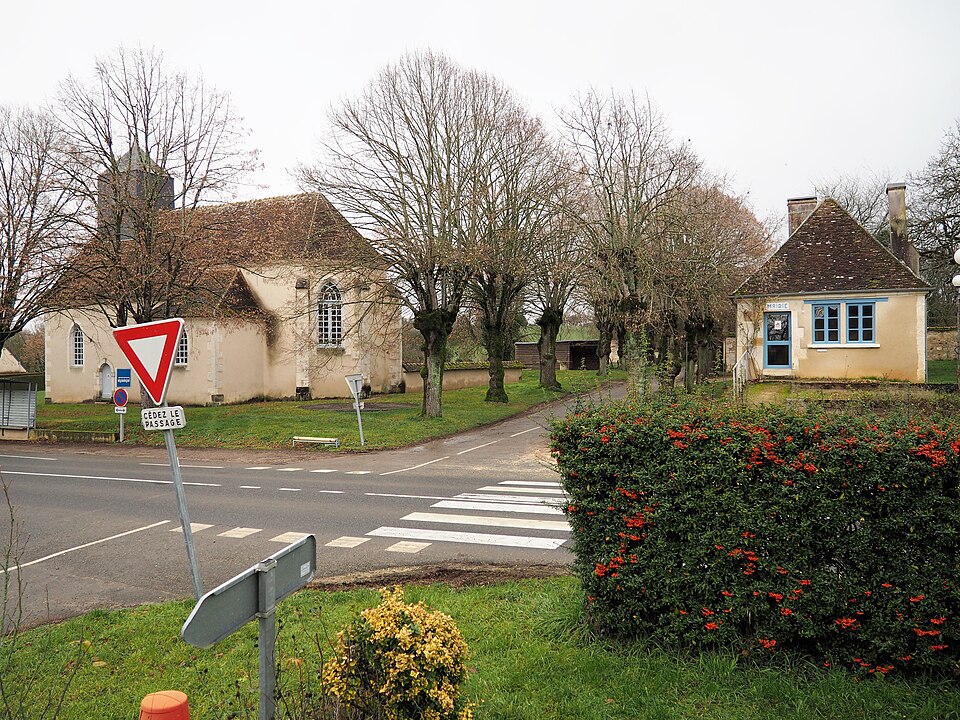 Eglise Notre Dame et Mairie de Saint Céols dans le département du Cher