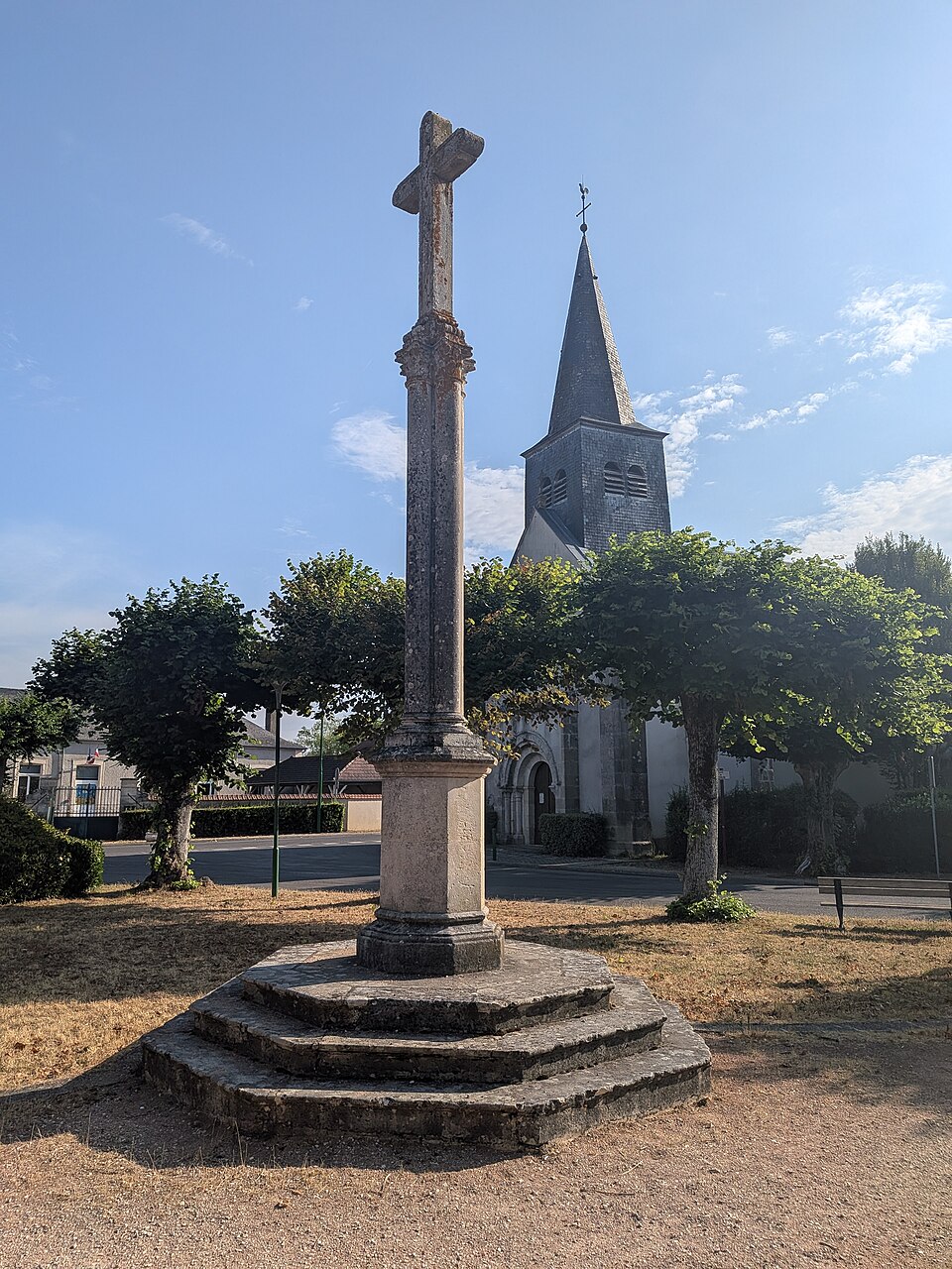 Saint — Germain — des — Bois — Croix et église (juin 2026)