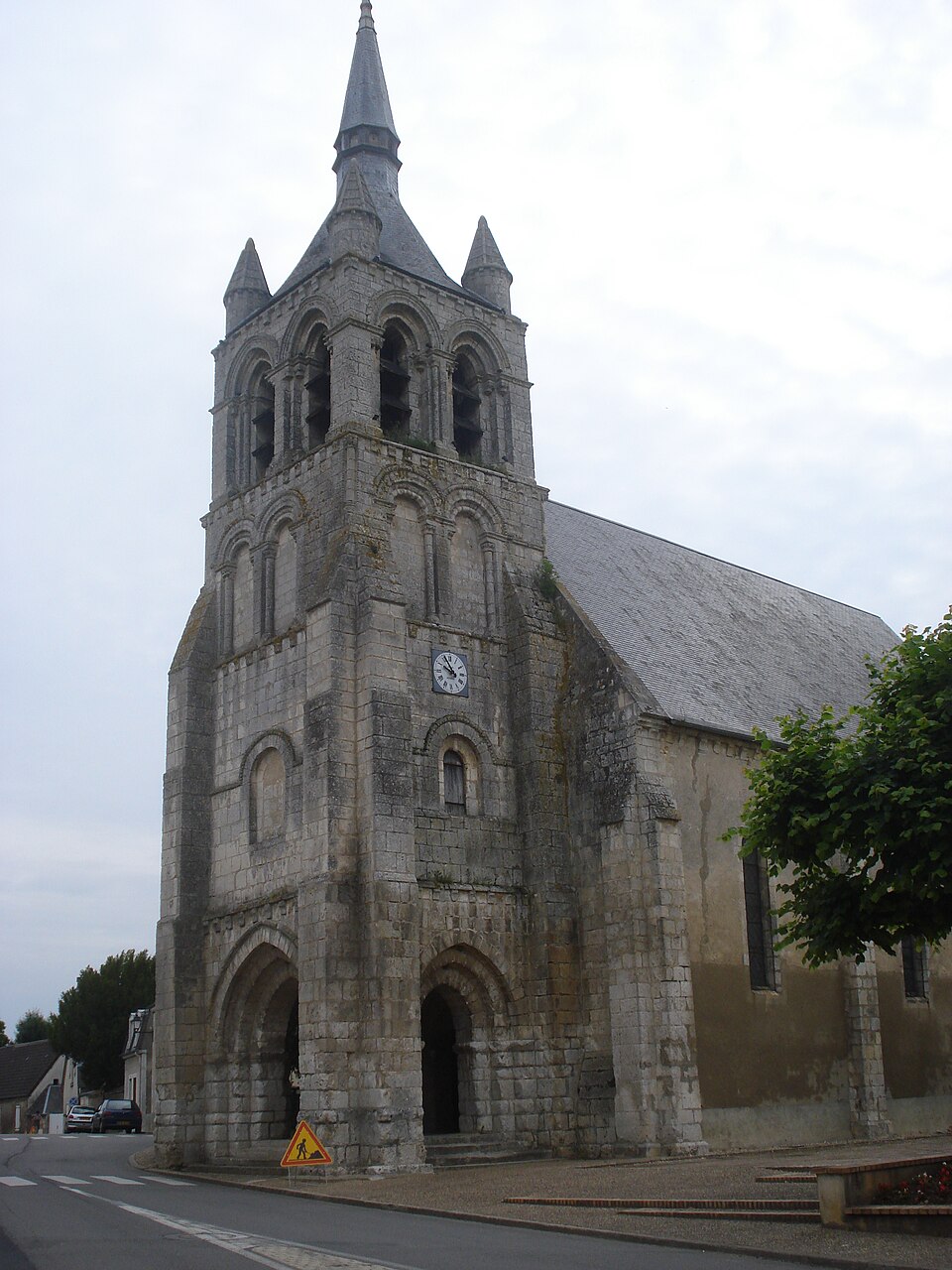 Sainte — Solange (CHer, Fr), l'église
