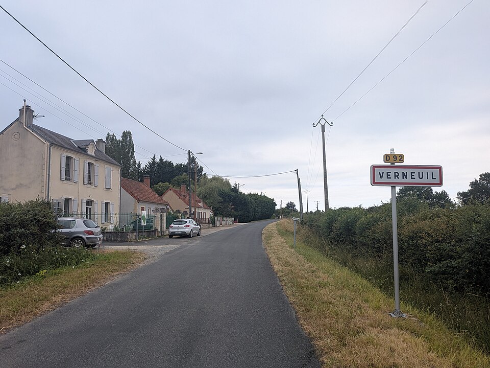 Verneuil (Cher) — Entrée depuis l'est (juin 2026)