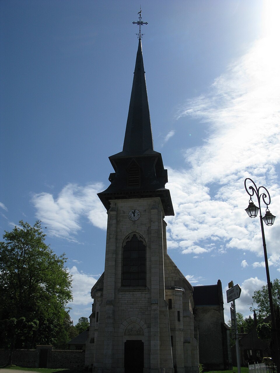 F — 18330 — Vouzeron — L'église